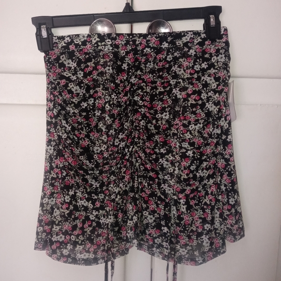 Women's Skirt - Picture 1 of 7